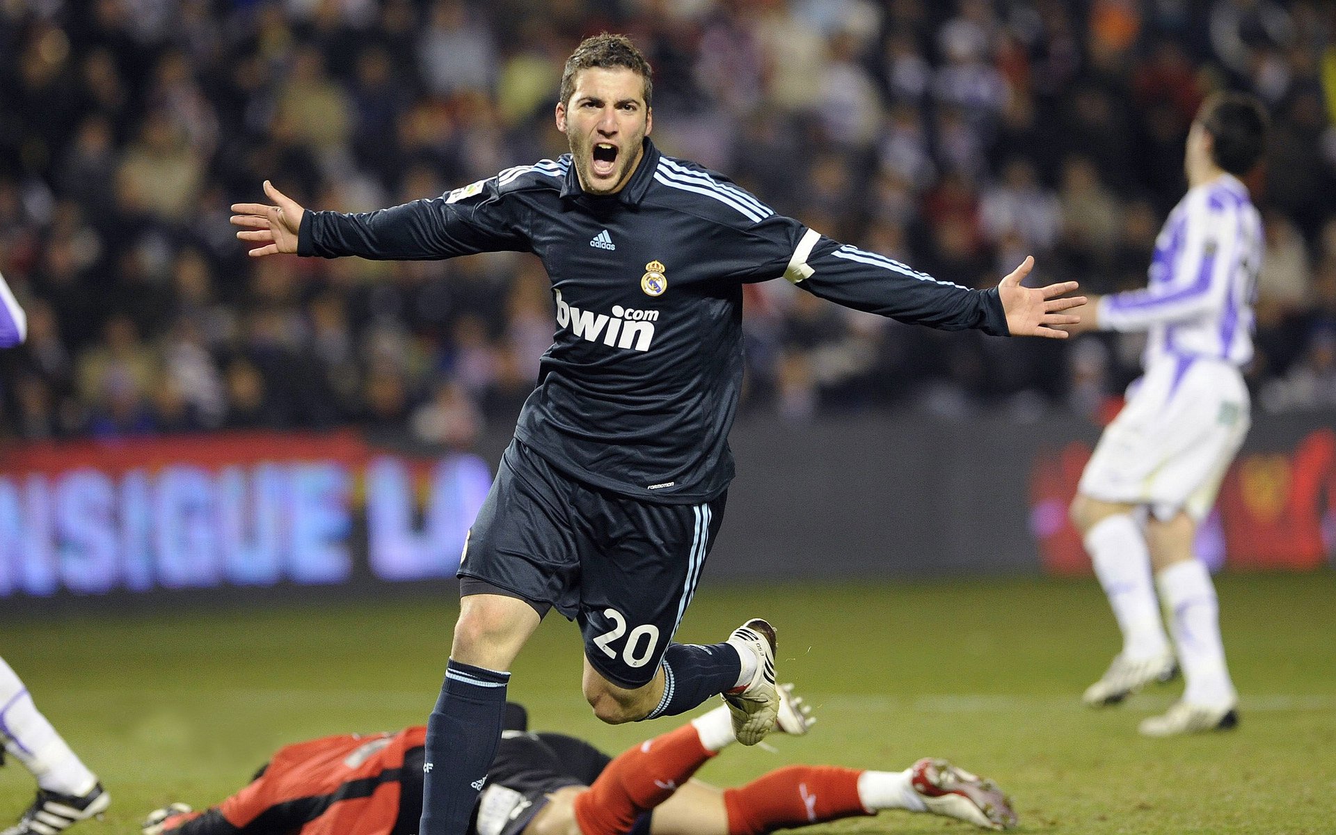 开云足球-《英雄联盟》新版本预告片正式挂出，粉丝期待，英雄联盟新电影